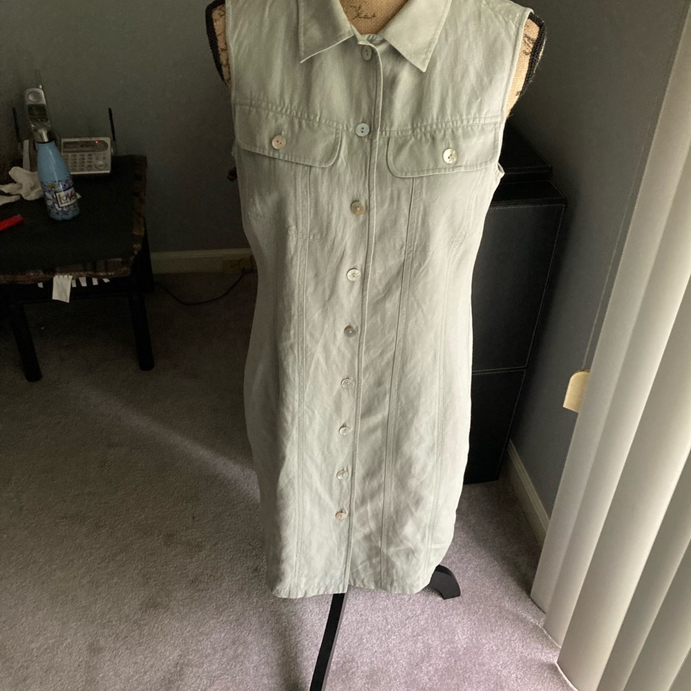 Jones&Co silk dress w/breast pockets length @35.5”. Size~8. NWOT